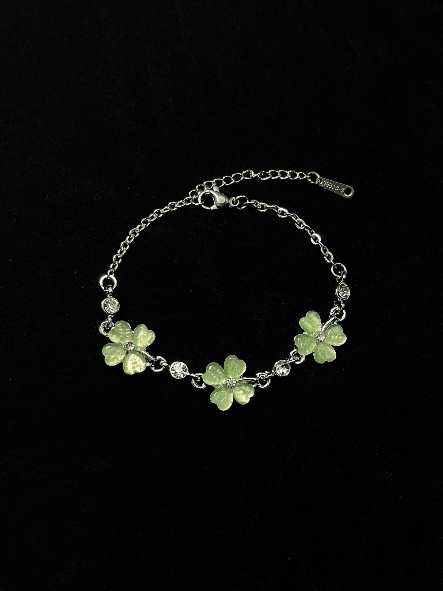 🎁 clover bracelet (100% off)